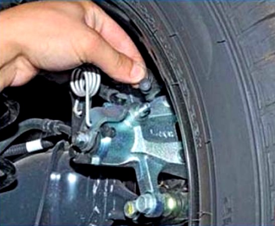 Как заменить и прокачать тормоза автомобиля Киа Рио 3