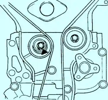 Ослабьте болт крепления ролика механизма натяжения зубчатого ремня