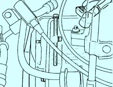 Снятие, проверка и установка зубчатого ремня KIA Sephia Выверните болты крепления генератора