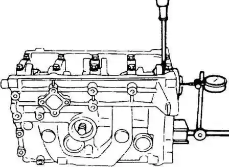 В определенной последовательности затяните болты крепления крышек коренных подшипников коленчатого вала в следующем порядке