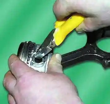 Сборка двигателя автомобиля KIA Sephia Сборка двигателя автомобиля KIA Sephia