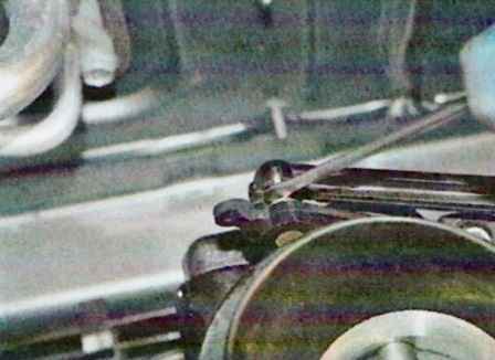 Lada Largus автокөлігінің дроссельдік құбырын алу және орнату