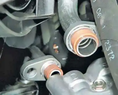 Klimakompressor Lada Largus aus- und einbauen