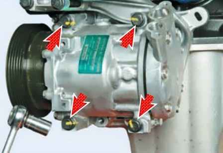 Extracción e instalación del compresor de aire acondicionado Lada Largus