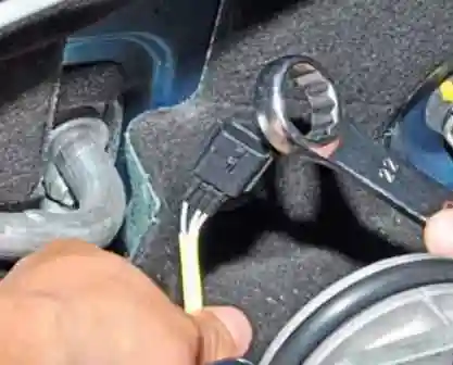 Замена датчика концентрации кислорода автомобиля Лада Ларгус