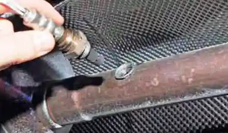 Замена датчика концентрации кислорода автомобиля Лада Ларгус