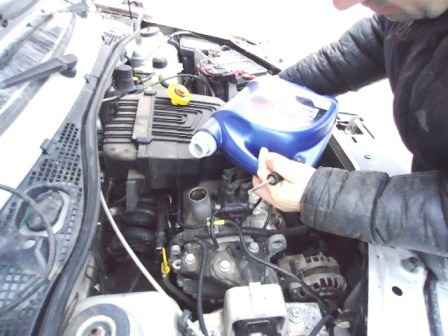 Changing the oil and oil filter of the K7M engine