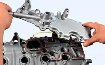 Cleaning the crankcase ventilation system of the K4M engine Cleaning the crankcase ventilation system of the K4M engine