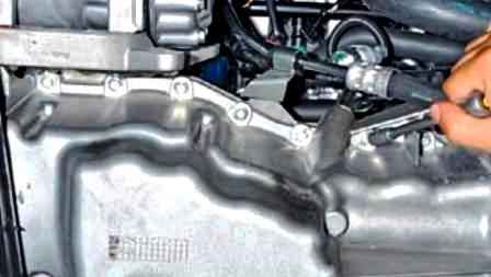 Снятие поддона и маслонасоса двигателя К7М автомобиля Лада Ларгус