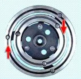 So tauschen Sie das Riemenscheibenlager und die Kupplung des Lada Largus-Klimakompressors aus So ersetzen Sie das Riemenscheibenlager und die Kupplung des Lada Largus-Klimakompressors