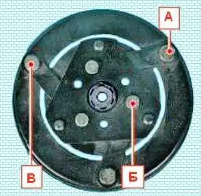 So ersetzen Sie das Riemenscheibenlager und die Kupplung des Lada Largus-Klimakompressors So ersetzen Sie das Riemenscheibenlager und die Kupplung des Lada Largus Klimakompressors