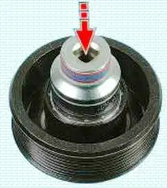 So ersetzen Sie das Riemenscheibenlager und die Kupplung des Lada Largus-Klimakompressors So tauschen Sie das Riemenscheibenlager und aus die Kupplung des Lada Largus Klimakompressors