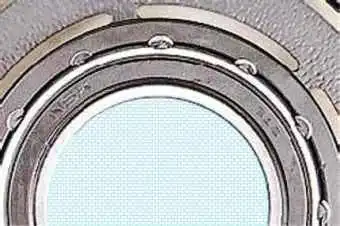 So tauschen Sie das Riemenscheibenlager und die Kupplung des Lada Largus-Klimakompressors aus So tauschen Sie das Riemenscheibenlager und aus die Kupplung des Lada Largus Klimakompressors