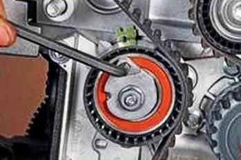 Replacing the timing belt of the K4M engine of the Lada Largus car