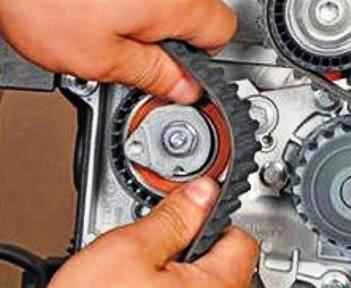 Replacing the timing belt of the K4M engine of the Lada Largus car