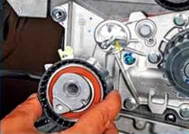 Replacing the timing belt of the K4M engine of the Lada Largus car