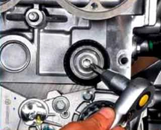 Replacing the timing belt of the K4M engine of the Lada Largus car