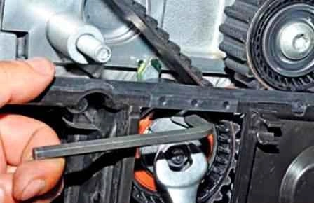 Replacing the timing belt of the K4M engine of the Lada Largus car