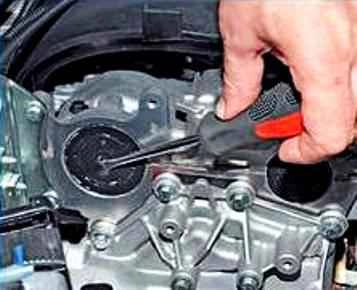 Replacing the timing belt of the K4M engine of the Lada Largus car