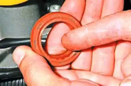 Заміна сальників колінчастого валу двигуна К7М