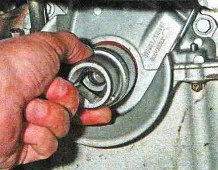 Заміна сальників колінчастого валу двигуна К7М