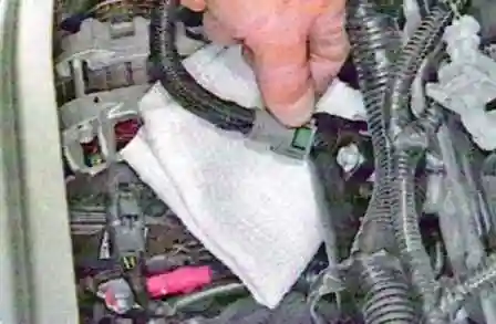 Зняття паливної рампи двигуна К4М