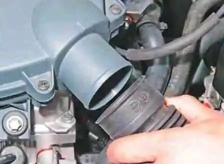 Cómo cambiar el filtro de aire del motor K7M Cómo cambiar el filtro de aire del motor K7M