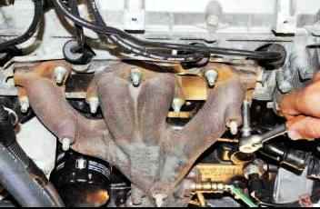 Replacing the K7M Lada Largus exhaust manifold gasket