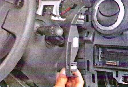 Removing instrument cluster of Lada Largus