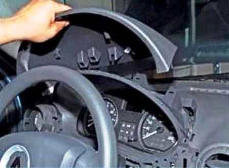 Removing instrument cluster from Lada Largus