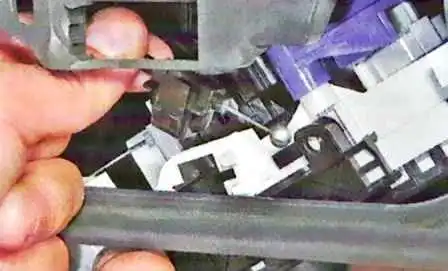 Как снять блок управления отоплением и кондиционированием Лада Ларгус