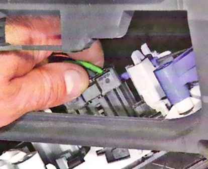 Cómo quitar la unidad de control de calefacción y aire acondicionado Lada Largus unit