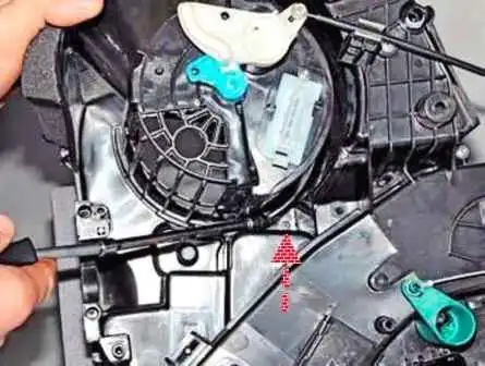 How to remove and clean the Lada Largus air conditioner evaporator How to remove and clean the Lada Largus air conditioner evaporator