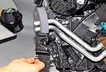 How to remove and clean the Lada Largus air conditioner evaporator How to remove and clean the Lada Largus air conditioner evaporator