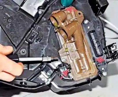 How to remove and clean the Lada Largus air conditioner evaporator How to remove and clean the Lada Largus air conditioner evaporator