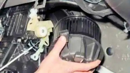 Removing heater elements of Lada Largus car Removing heater elements of Lada Largus car