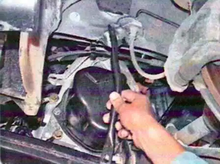 Зняття та встановлення підрамника передньої підвіски автомобіля Лада Ларгус