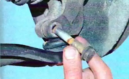 Зняття та встановлення підрамника передньої підвіски автомобіля Лада Ларгус