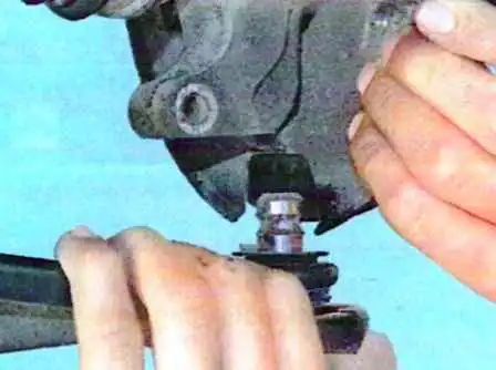 Зняття та встановлення підрамника передньої підвіски автомобіля Лада Ларгус