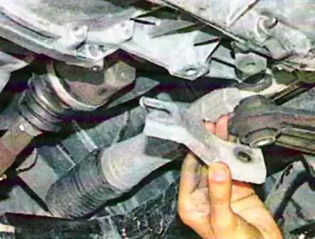 Зняття та встановлення підрамника передньої підвіски автомобіля Лада Ларгус