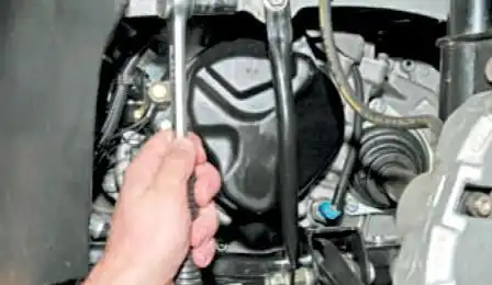 Заміна важеля передньої підвіски Лада Ларгус