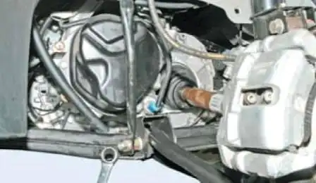 Заміна важеля передньої підвіски Лада Ларгус