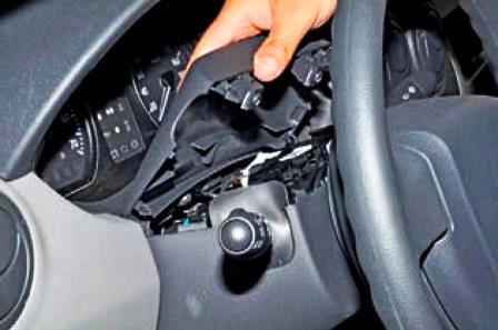 How to remove the steering column of Lada Largus