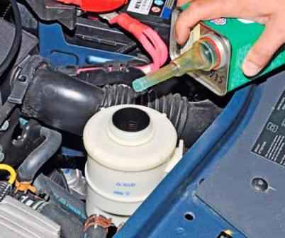 How to bleed and replace power steering fluid in Lada Largus