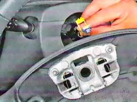 How to remove the steering wheel and steering column cover Lada Largus