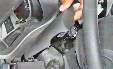 How to remove the steering wheel and steering column cover Lada Largus