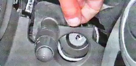 How to remove the steering wheel and steering column cover Lada Largus