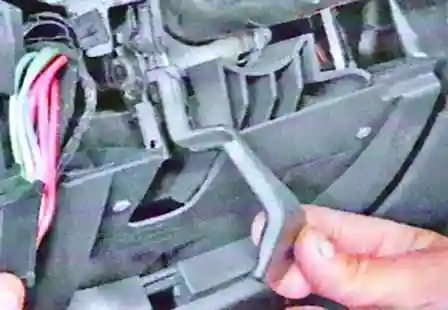 Как снять рулевую колонку автомобиля Лада Ларгус