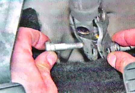 How to remove a steering column of a Lada Largus car