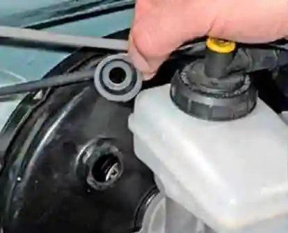 Замена вакуумного усилителя тормозов Лада ларгус Замена вакуумного усилителя тормозов Лада ларгус